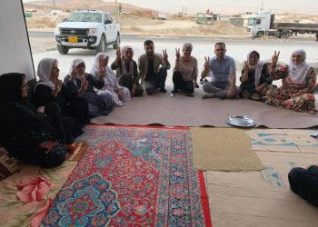 Nasir Yagiz û Herêm Mehmûd serdana çalakiya dayikên Mexmûrê kirin