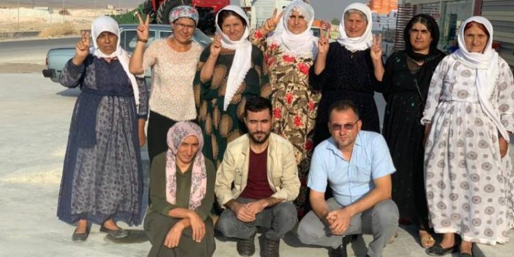 Nasir Yagiz û Herêm Mehmûd serdana çalakiya dayikên Mexmûrê kirin