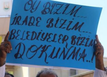 Li gelek bajaran darbeya qeyûm hate protestokirin