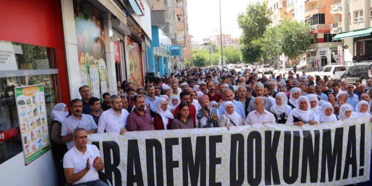 Berxwedana Amedê didome: Divê Amed dengê xwe bilind bike!