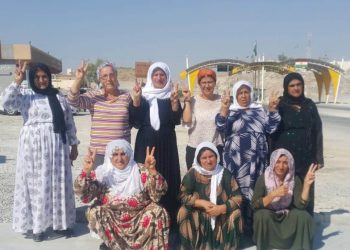 Berxwedana dayikên Mexmûrê ya dijî dorpêçê didome