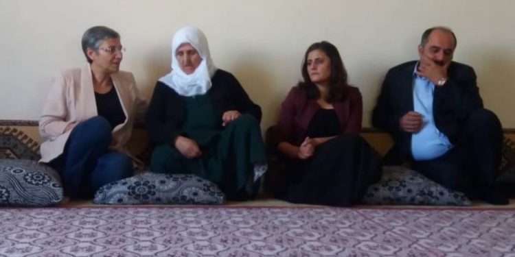 Hevseroka KCD’ê Leyla Guven çû serdana malbatên Akicî û Akyol