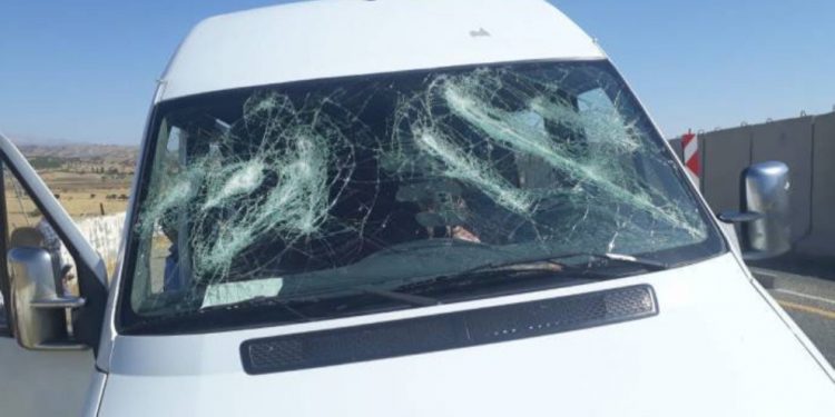 Li Pasûrê êrîşa çekdarî birin ser HDP’yiyan: 2 kes birîndar bûn