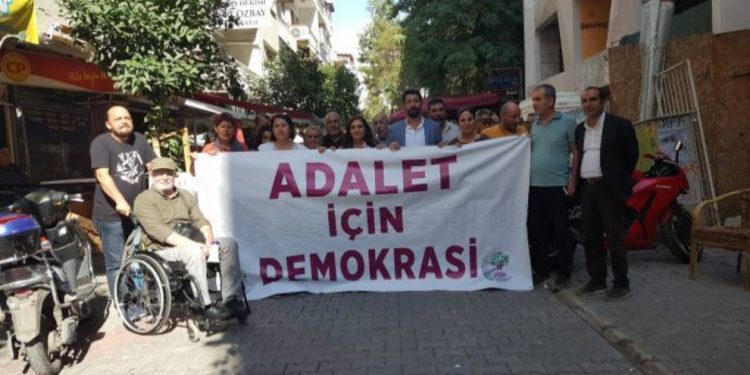 Li Îzmîrê çalakiya protestoyî li dijî tayinkirina qeyûmên dagirker