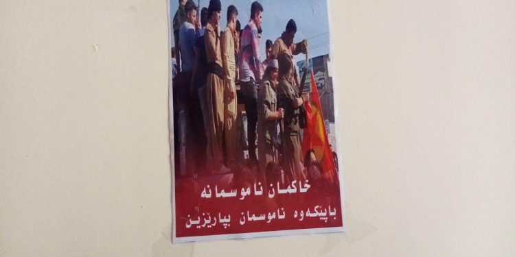 Jinên Ciwan yên Têkoşer li Silêmanî afiş bi dîwaran ve zeliqandin