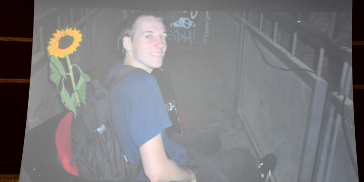 Ciwanên Enternasyonalîst li Dêrikê şehîd Bager Nûjiyan bibîr anîn