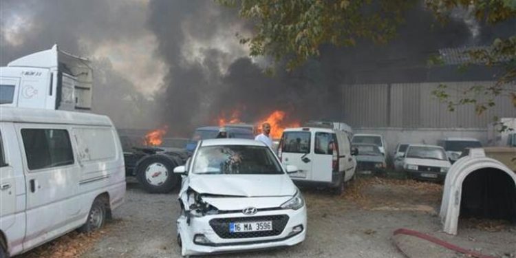 LEZGÎN – HBDH’ê şewata li depoya Bursayê ya Yed-i Emin girt ser xwe