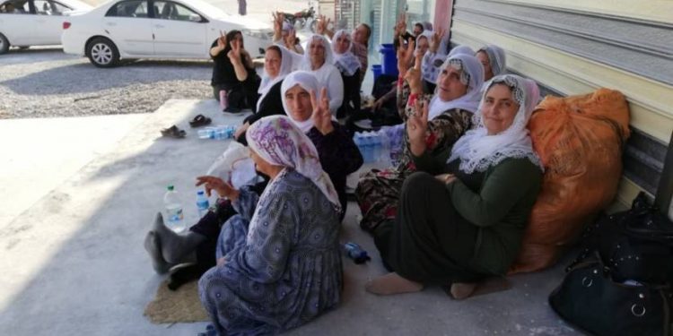 Çalakiya rûniştinê ya Dayikên Aştiyê di roja 4’an de dewam dike