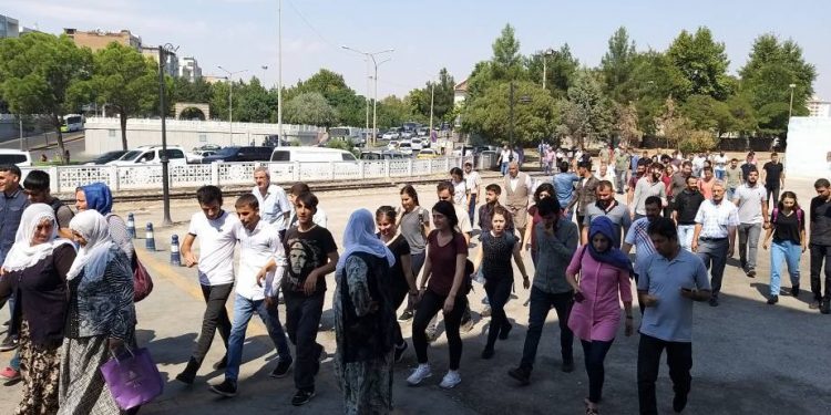 Ciwan ji bo tevli Nobeta Demokrasiyê bibin meş lidar xist