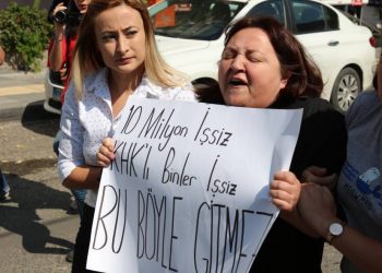 Binçav kirina li ber deriyê AKP dewam kir