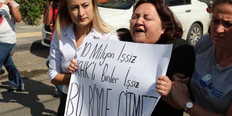 Binçav kirina li ber deriyê AKP dewam kir