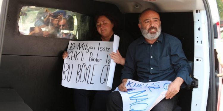 Binçav kirina li ber deriyê AKP dewam kir