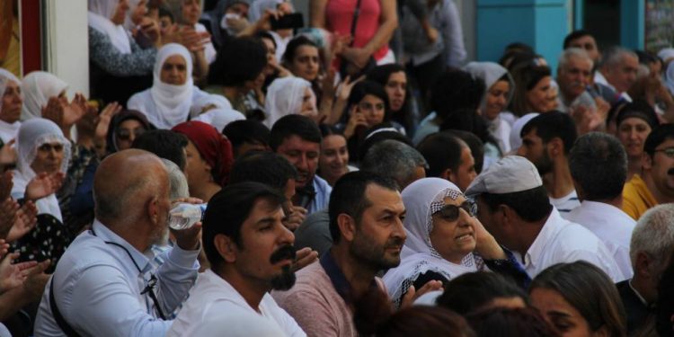 Desteserkirina şaredariyan; Amed 15 roj in li dijî qeyûman li ber xwe dide