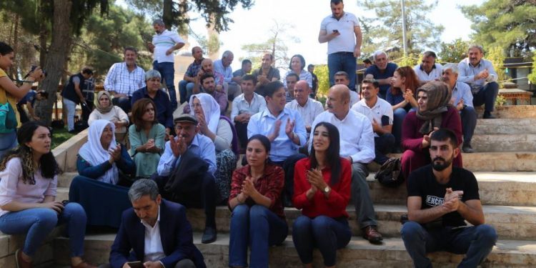 Berxwedana li dijî qeyûman li Mêrdinê di roja 15’an de didome