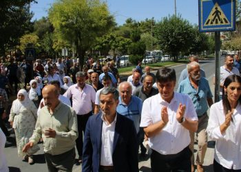 Li Mêrdînê berxwedana dijî qeyûman: ‘Em ê ji darbekar û cuntavanan re nehêlin’