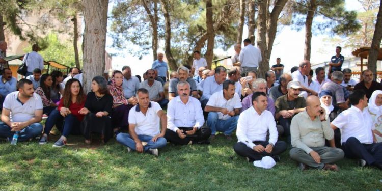 Li Mêrdînê berxwedana dijî qeyûman: ‘Em ê ji darbekar û cuntavanan re nehêlin’