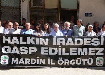 Berxwedana dijî qeyûman li Dêrikê domiya: ‘Em ê serî netewînin’