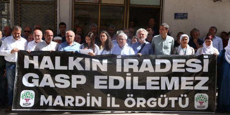 Berxwedana dijî qeyûman li Dêrikê domiya: ‘Em ê serî netewînin’