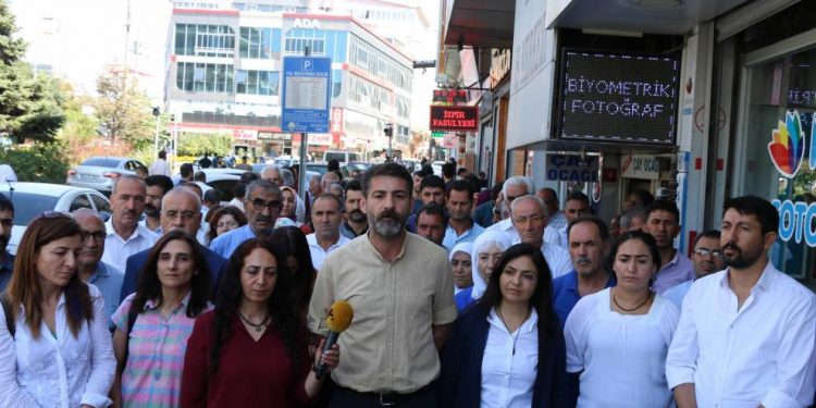 Gelê Wanê: ‘Heta qeyûm bên qewirandin em ê têbikoşin’