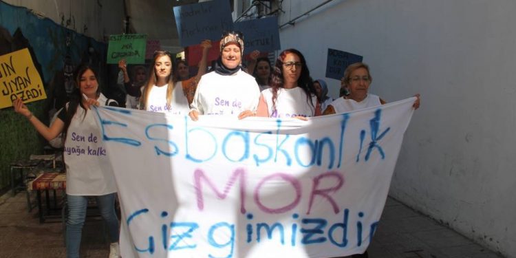 Li Wanê berxwedana dijî qeyûman: Qeyûm destpêkê êrîşî jinan dike!