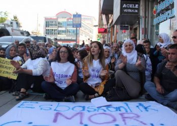 Li Wanê berxwedana dijî qeyûman: Qeyûm destpêkê êrîşî jinan dike!