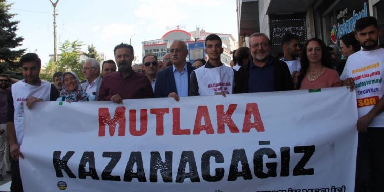 Meclisa Ciwanên HDP’ê li Wanê beşdarî çalakiya li dijî qeyûman bûn