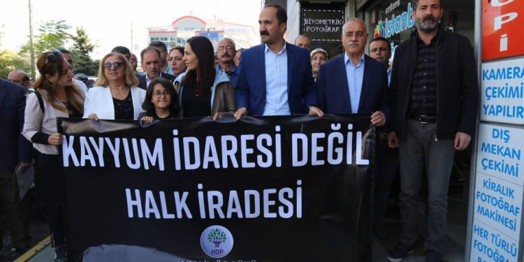 Berxwedana li dijî qeyûman di roja 41’emîn de ye: Wê Akp jî biqede