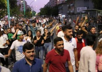 Li Amedê bi sedan ciwan piştî mîtîngê meşiyan