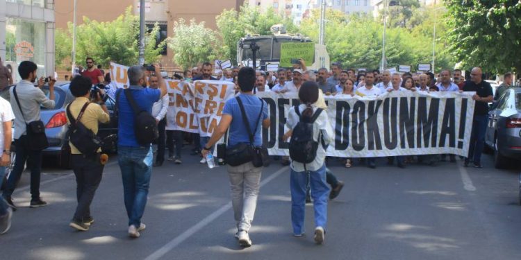 Berxwedana li Amedê didome: Em ê serî netewînin!