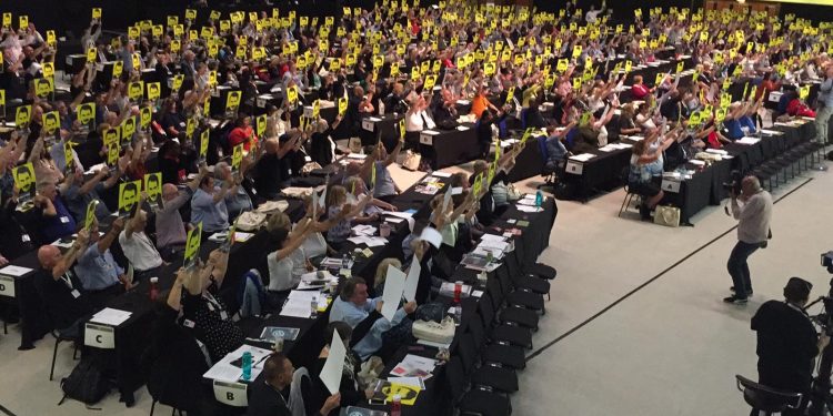 Sendîkayên Îngiliz daxwaza azadiya Rêberê Gelan Abdullah Ocalan kirin