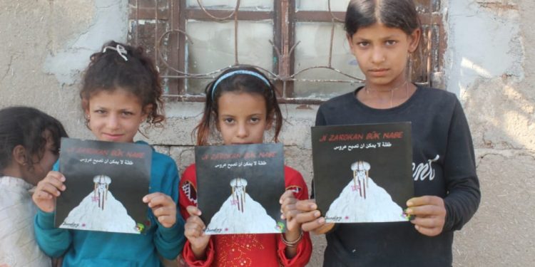 Jinên Ciwan li dijî zewaca di temenê biçûk broşûr belav kirin