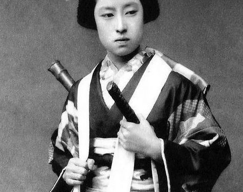 Jinên ku di rêka şûr de jiyan kirine