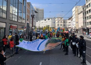 Ciwan li Elmanya ji bo Azadiya Rêber Ocalan dest bi Meşa Dirêj kirin