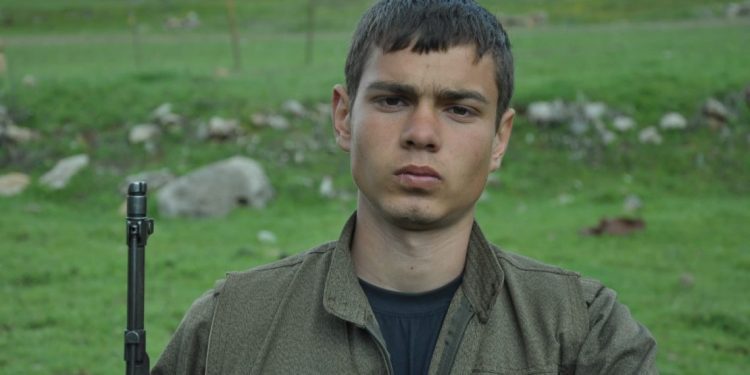 Şehîd Denîz Agirbaz piştî 49 rojan cenazeyê wî hate defin kirin