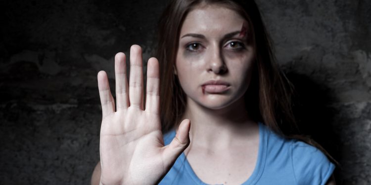 Çima Kuştin û Destavêtina Jinan Zêde Dibin?