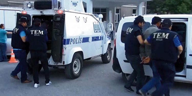 Şaxa polîsan ‘TEM’ê hewl dide 100 malbatên ku zarokên Gerîla ne, bişînin ber deriyê HDP’ê