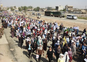Bi hezaran welatiyên Dêrikê li dijî gefên dagirkeriyê û komployê meşiyan