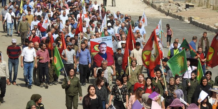 Bi hezaran welatiyên Dêrikê li dijî gefên dagirkeriyê û komployê meşiyan
