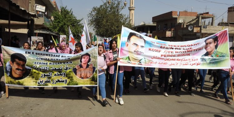 Bi hezaran welatiyên Dêrikê li dijî gefên dagirkeriyê û komployê meşiyan