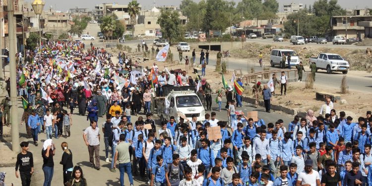 Bi hezaran welatiyên Dêrikê li dijî gefên dagirkeriyê û komployê meşiyan