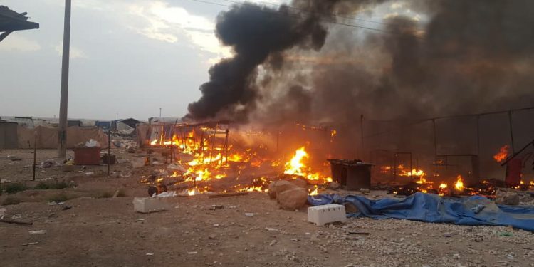 Çeteyên Tirkiyê kampa Eyn Îsayê şewitandin