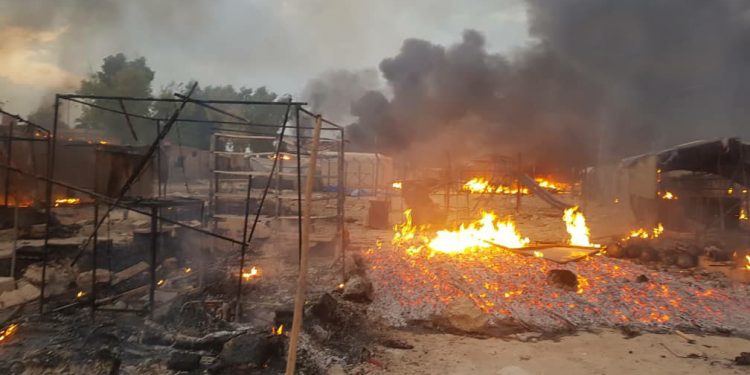 Çeteyên Tirkiyê kampa Eyn Îsayê şewitandin