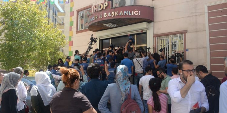 Sebebê azara dayikên kurd dewleta tirk e