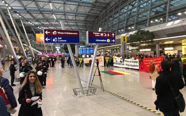 Ciwanan li balafirgeha Dusseldorfê çalakiyek kirin