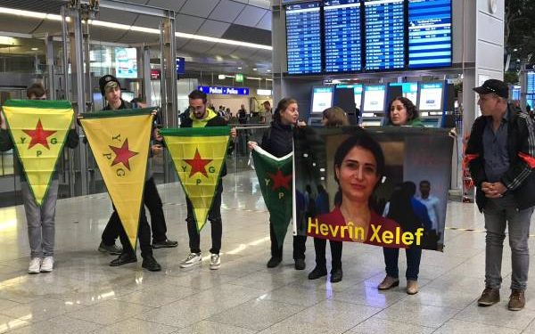 Ciwanan li balafirgeha Dusseldorfê çalakiyek kirin