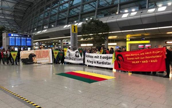 Ciwanan li balafirgeha Dusseldorfê çalakiyek kirin