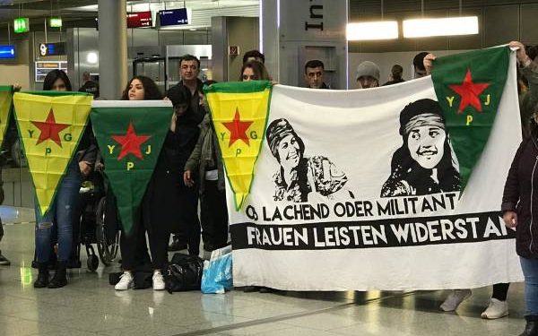 Ciwanan li balafirgeha Dusseldorfê çalakiyek kirin