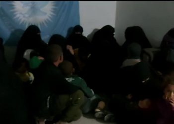 Hêzên ewlekariyê jinên DAIŞ‘î ku xwestin ji kampa Holê birevin asteng kir