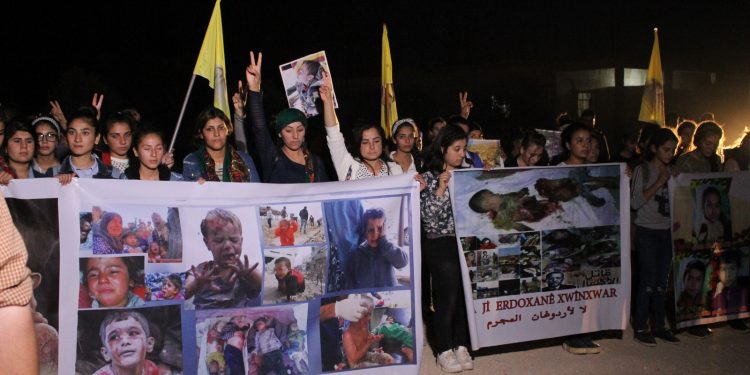 Bi sedan Ciwanên Efrinê li dijî dagirkeriyê meşiyan