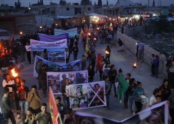 Bi sedan Ciwanên Efrinê li dijî dagirkeriyê meşiyan